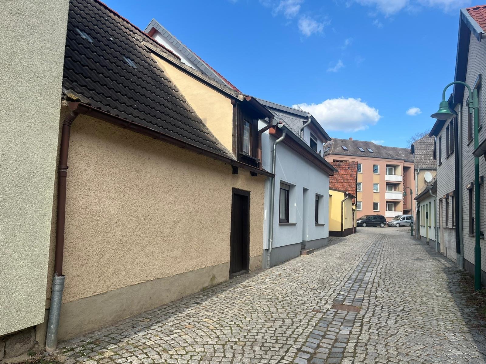 Artern/Unstrut: Artern, 2 Fam.Hs. + Bungalow 